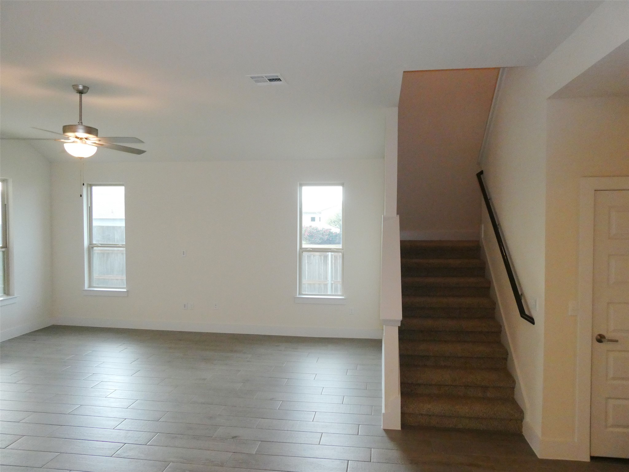8201 Greyhawk Cove Austin, TX 78744 - Photo 16 of 27