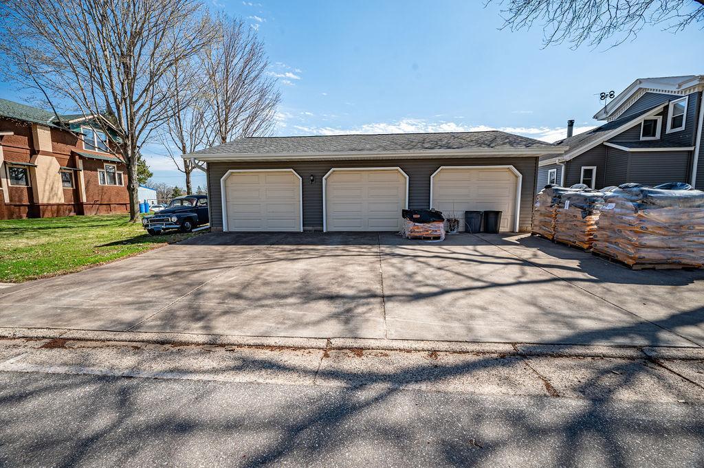 438 West Kinne Street Ellsworth, WI 54011 - Photo 3 of 31