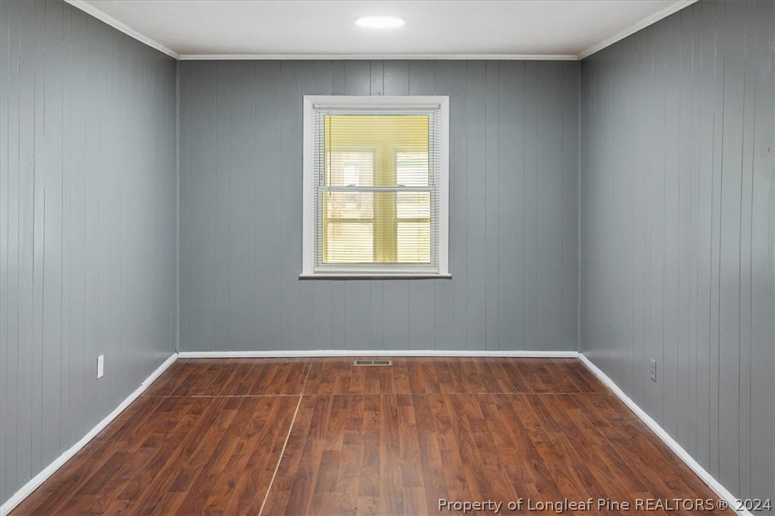 650 McKay Drive Spring Lake, NC 28390 - Photo 10 of 37 an empty room with a window