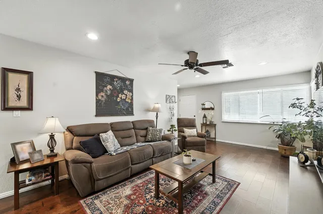 $339,999 | 3400 Kingswood Drive, Unit 19, Modesto, CA 95355