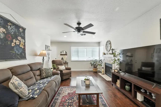 $339,999 | 3400 Kingswood Drive, Unit 19, Modesto, CA 95355