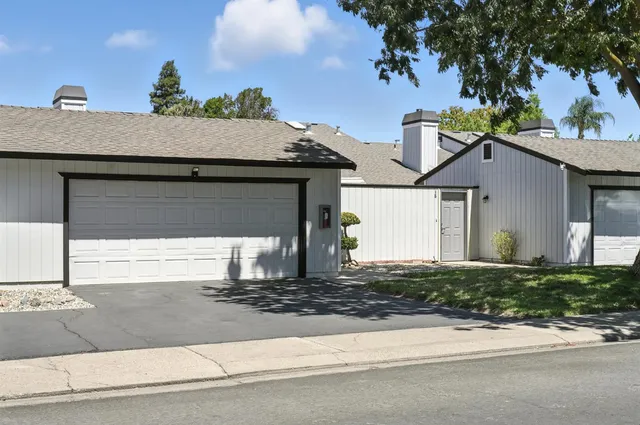 $339,999 | 3400 Kingswood Drive, Unit 19, Modesto, CA 95355