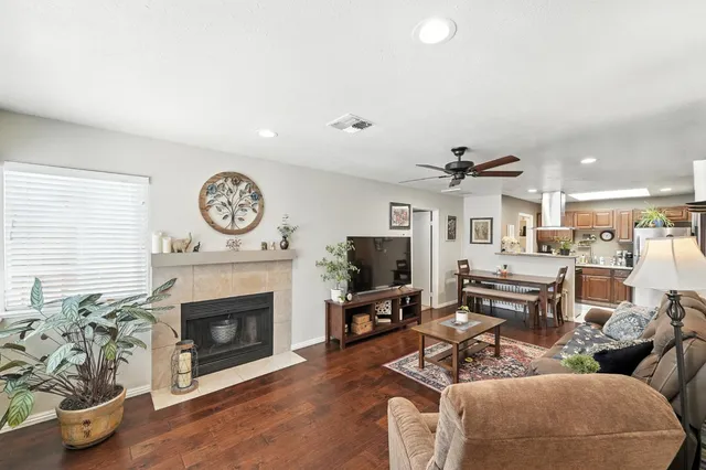 $339,999 | 3400 Kingswood Drive, Unit 19, Modesto, CA 95355