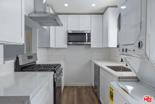 $3,199 | 10806 Doty Avenue, Inglewood, CA 90303