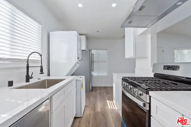 $3,199 | 10806 Doty Avenue, Inglewood, CA 90303