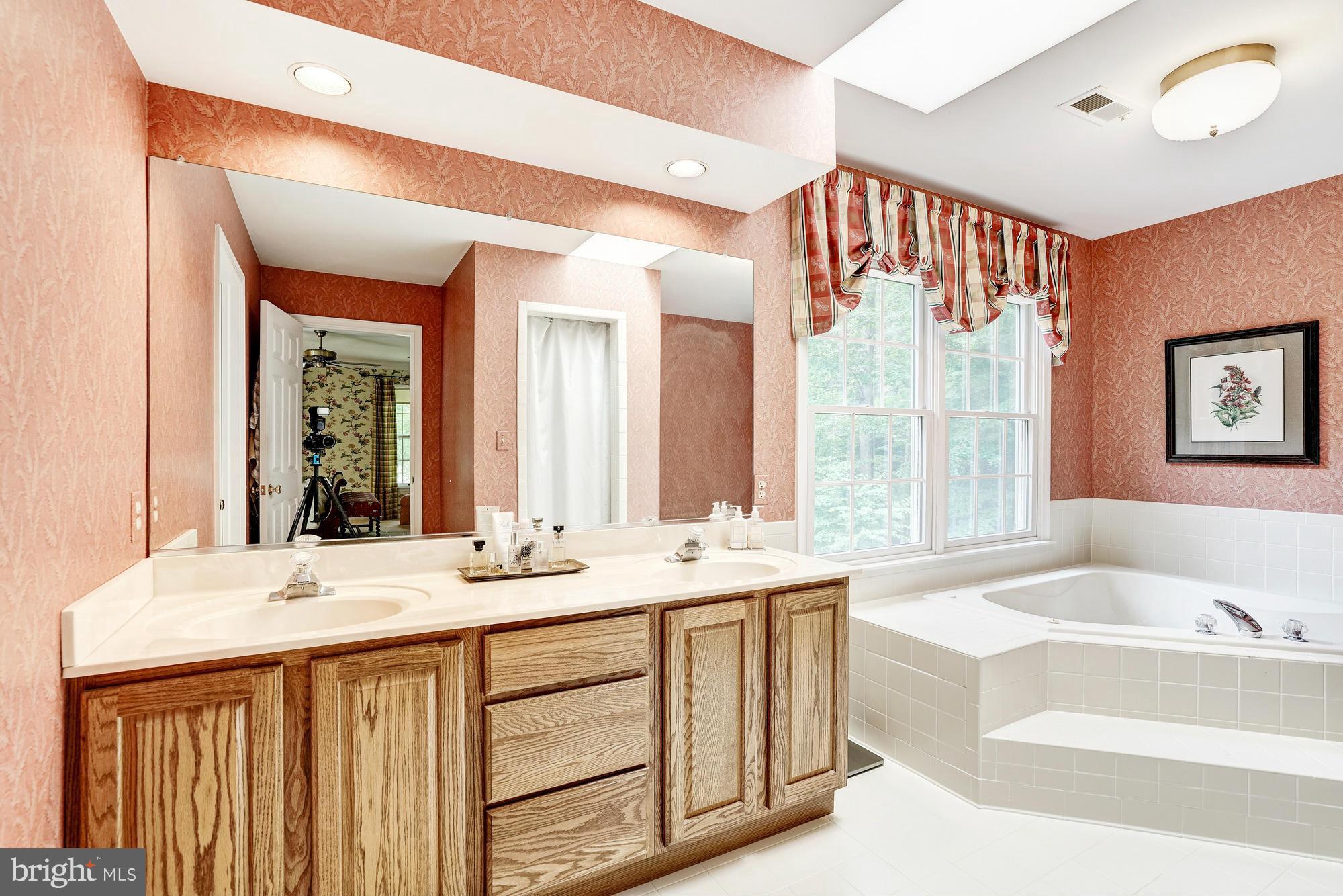 8240 Honeysuckle Road Manassas, VA 20112 - Photo 16 of 29 Bath (Master)