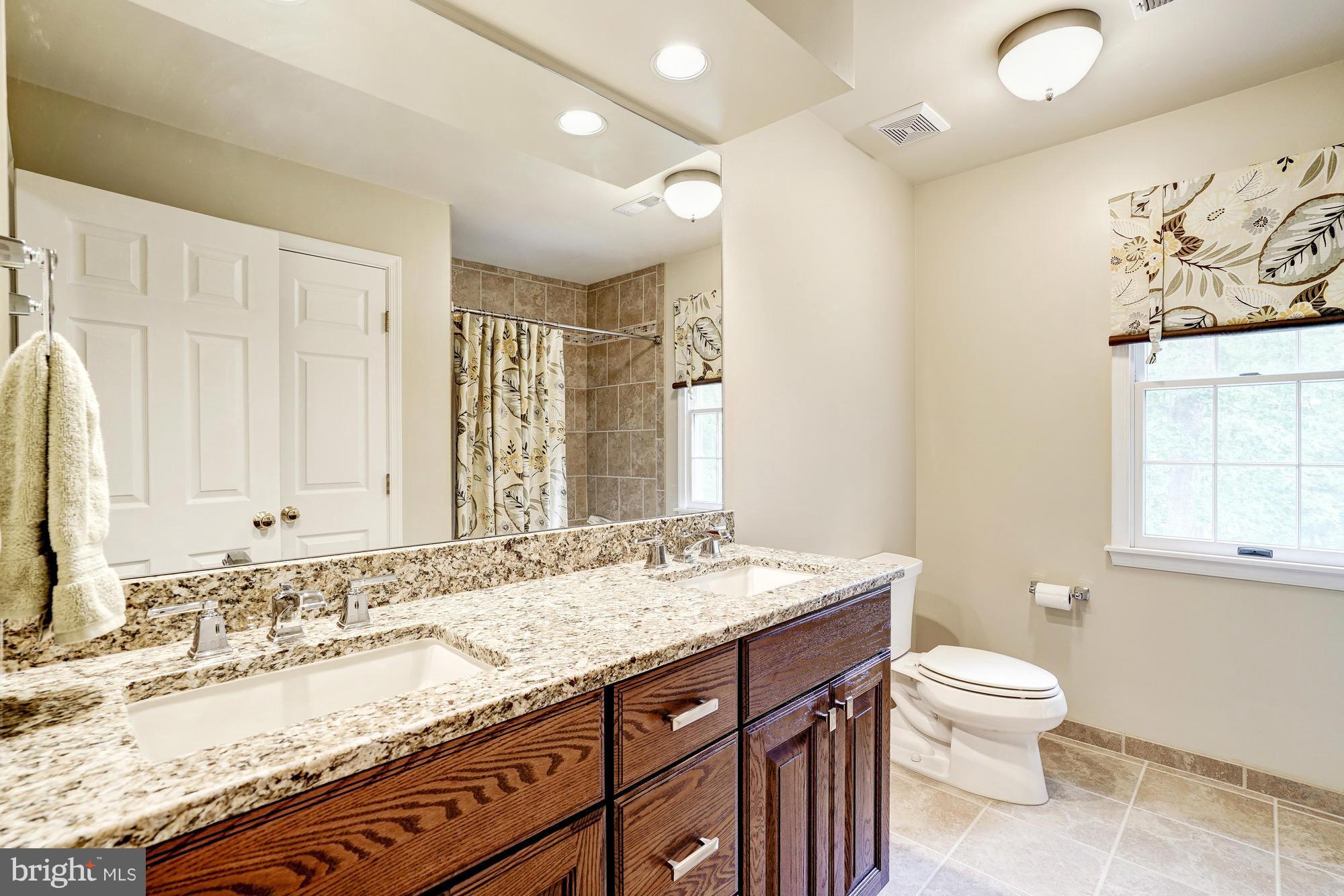 8240 Honeysuckle Road Manassas, VA 20112 - Photo 21 of 29 Bath