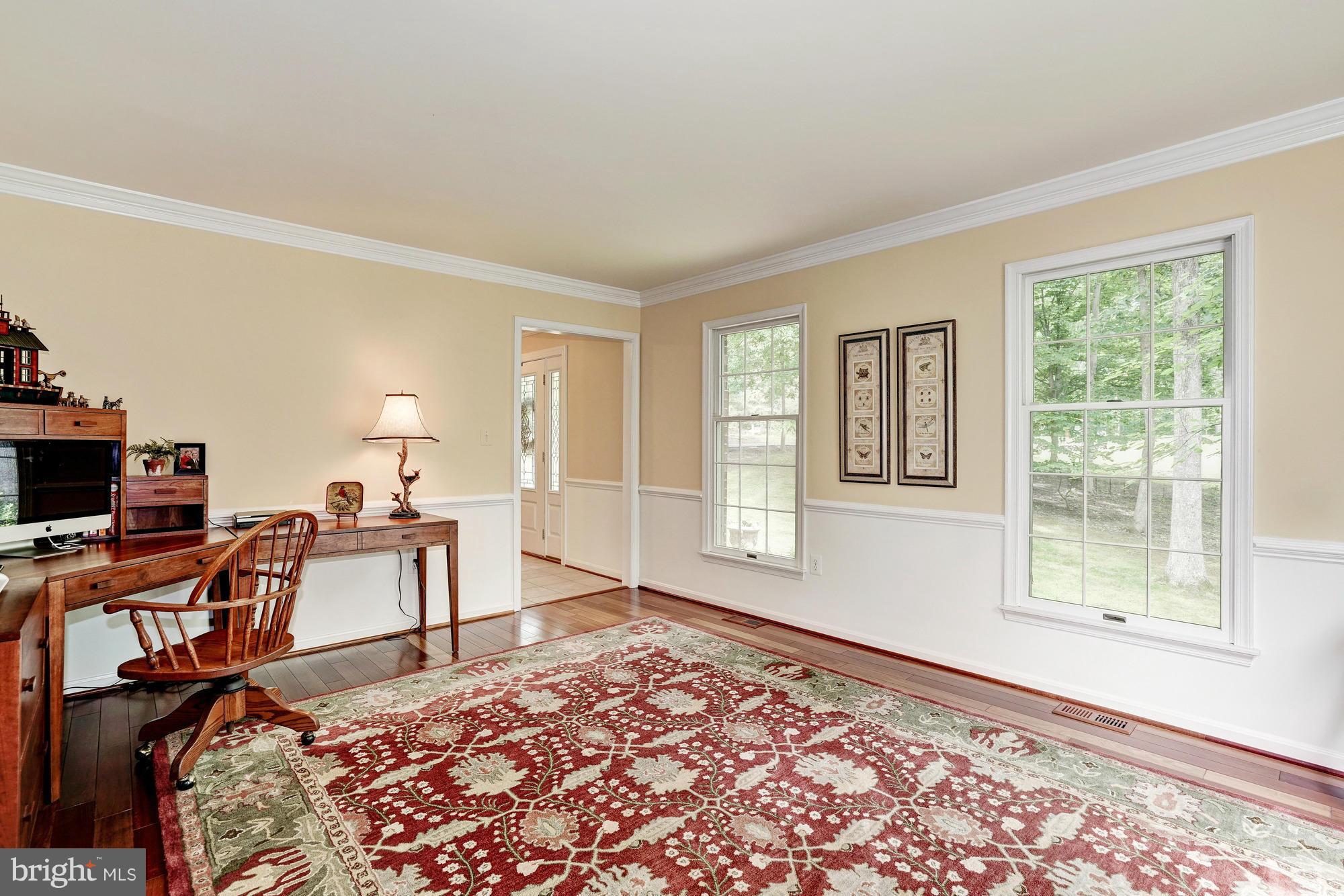8240 Honeysuckle Road Manassas, VA 20112 - Photo 5 of 29 Living Room