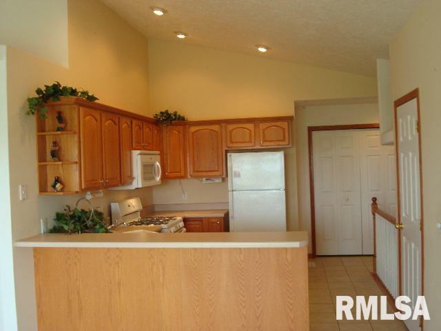 5024 Red Fox Road Bettendorf, IA 52722 - Photo 2 of 9 Gallery Image 2