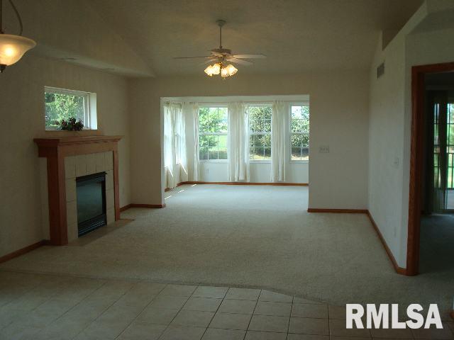 5024 Red Fox Road Bettendorf, IA 52722 - Photo 3 of 9 Gallery Image 3