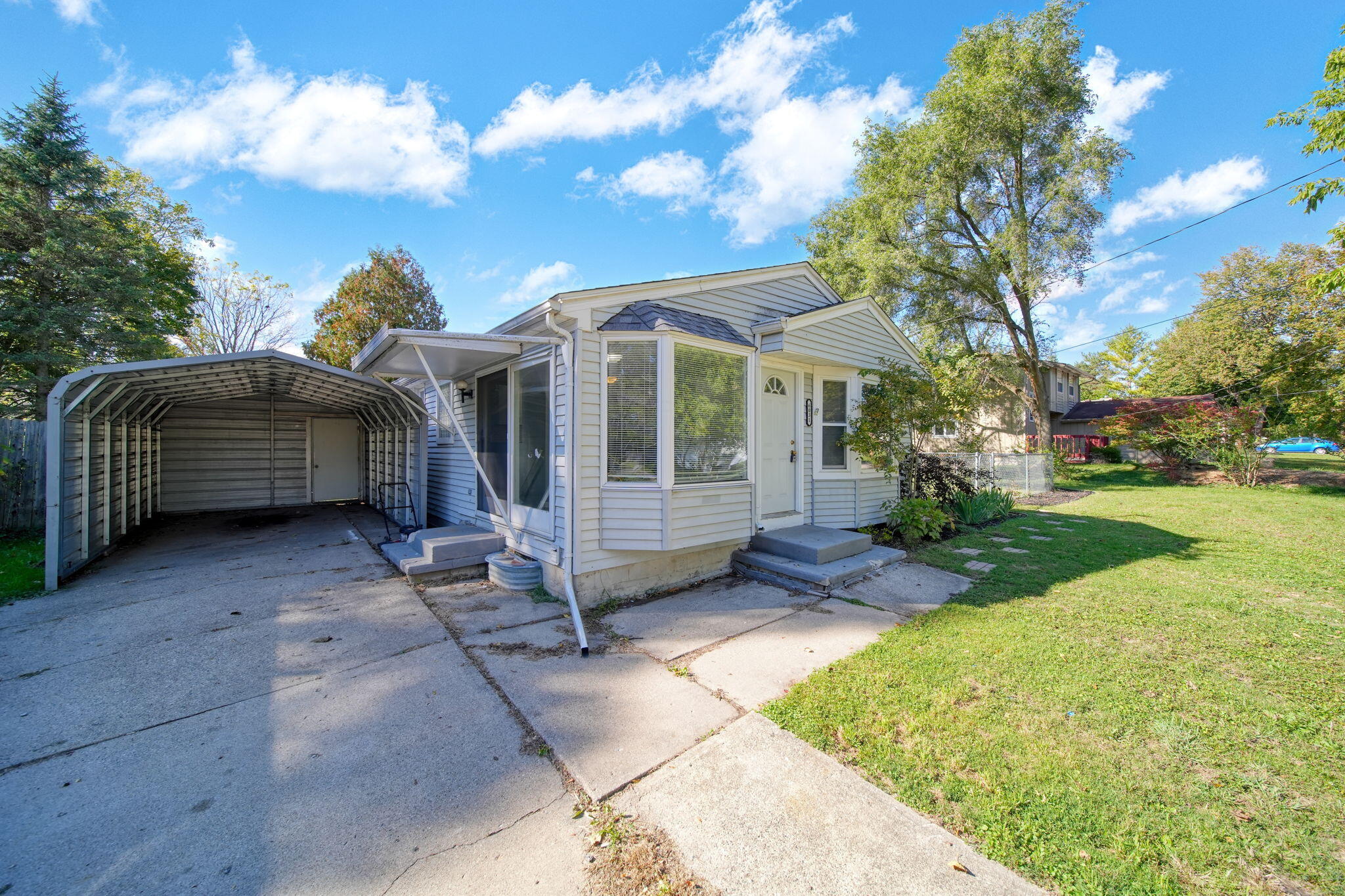 6031 Rutherford Avenue East Lansing, MI 48823 - Photo 2 of 41 2-web-or-mls-DSC01466_HDR