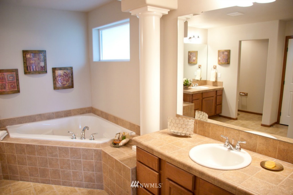 632 182nd Street Southeast Bothell, WA 98012 - Photo 3 of 10 Gallery Image 3