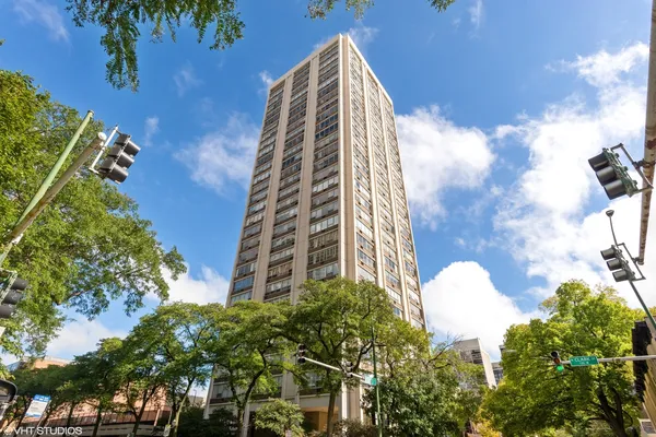 $2,500 | 70 West Burton Place, Unit 805F, Chicago, IL 60610