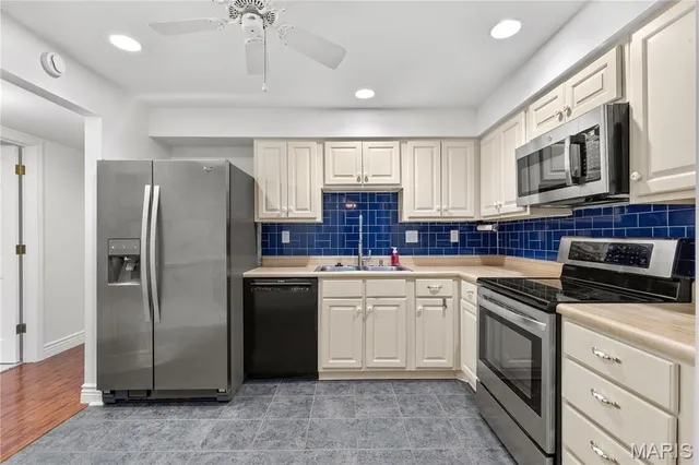 $209,900 | 974 Claytonbrook Drive, Unit 1A, Ballwin, MO 63011