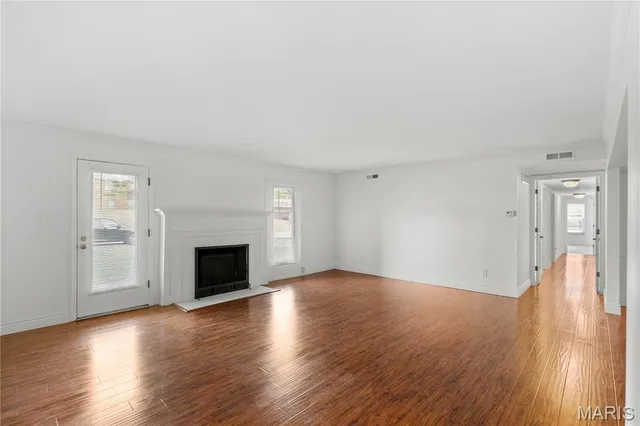 $209,900 | 974 Claytonbrook Drive, Unit 1A, Ballwin, MO 63011