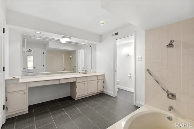 $209,900 | 974 Claytonbrook Drive, Unit 1A, Ballwin, MO 63011