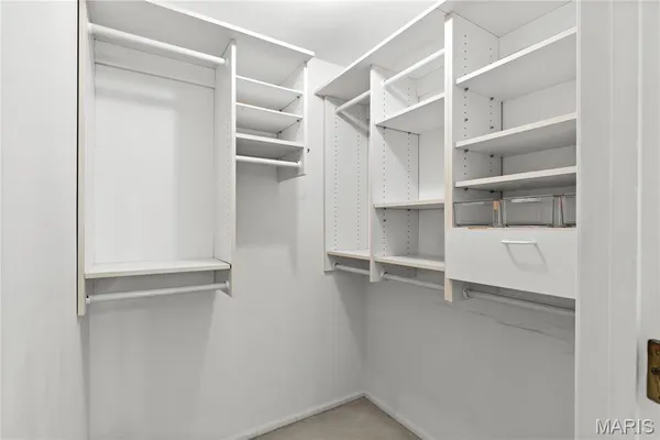 $197,500 | 974 Claytonbrook Drive, Unit 1A, Ballwin, MO 63011