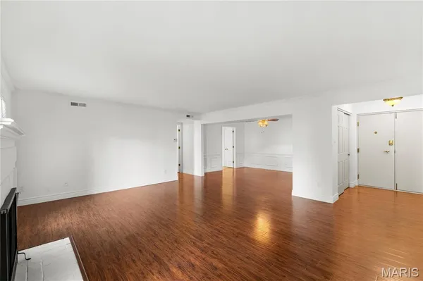 $197,500 | 974 Claytonbrook Drive, Unit 1A, Ballwin, MO 63011