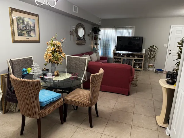 $229,900 | 1443 Bear Flag Drive, Unit 1443, Hanover Park, IL 60133