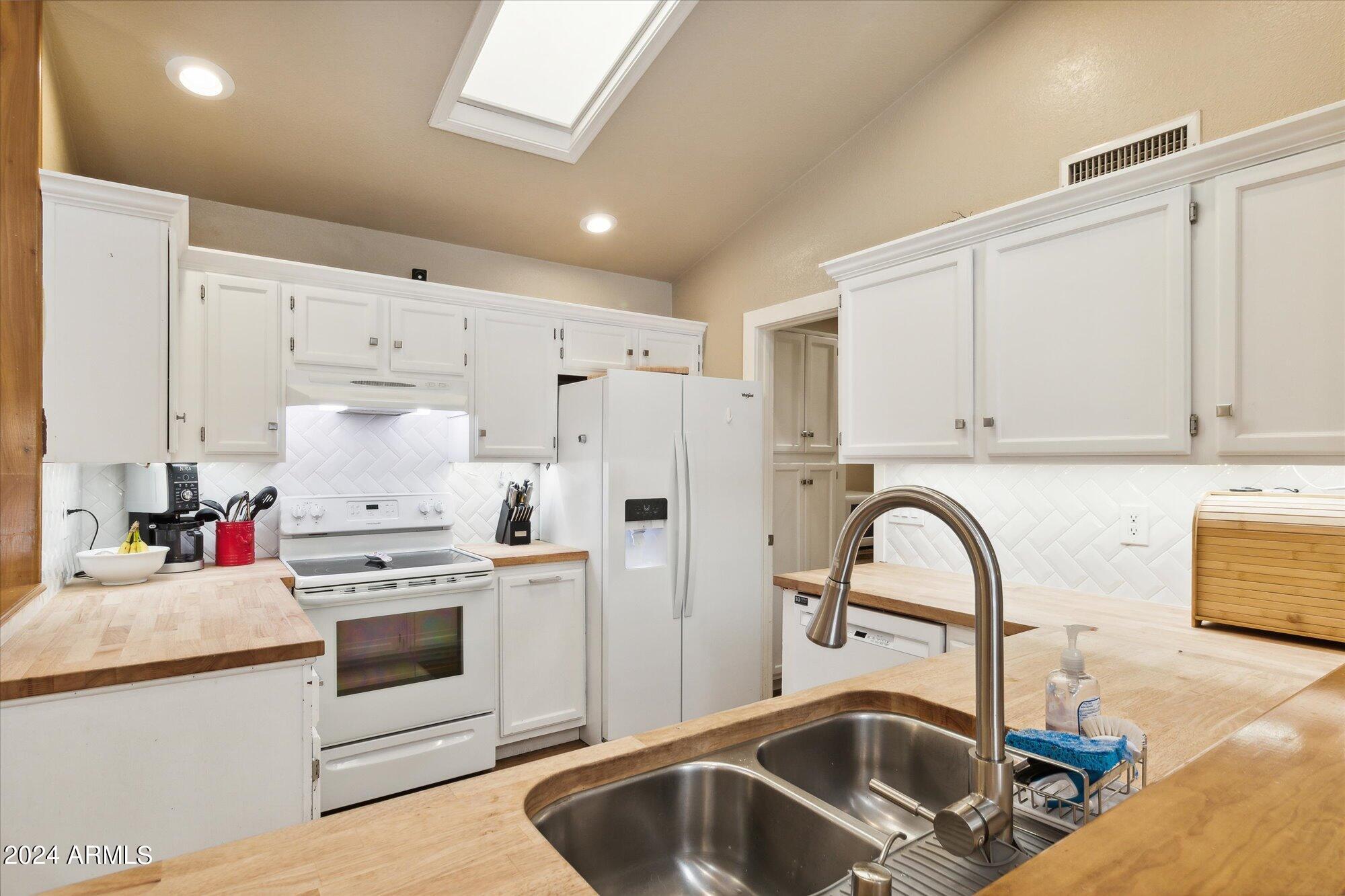 4153 East Wayland Road Phoenix, AZ 85040 - Photo 11 of 26 Kitchen 1