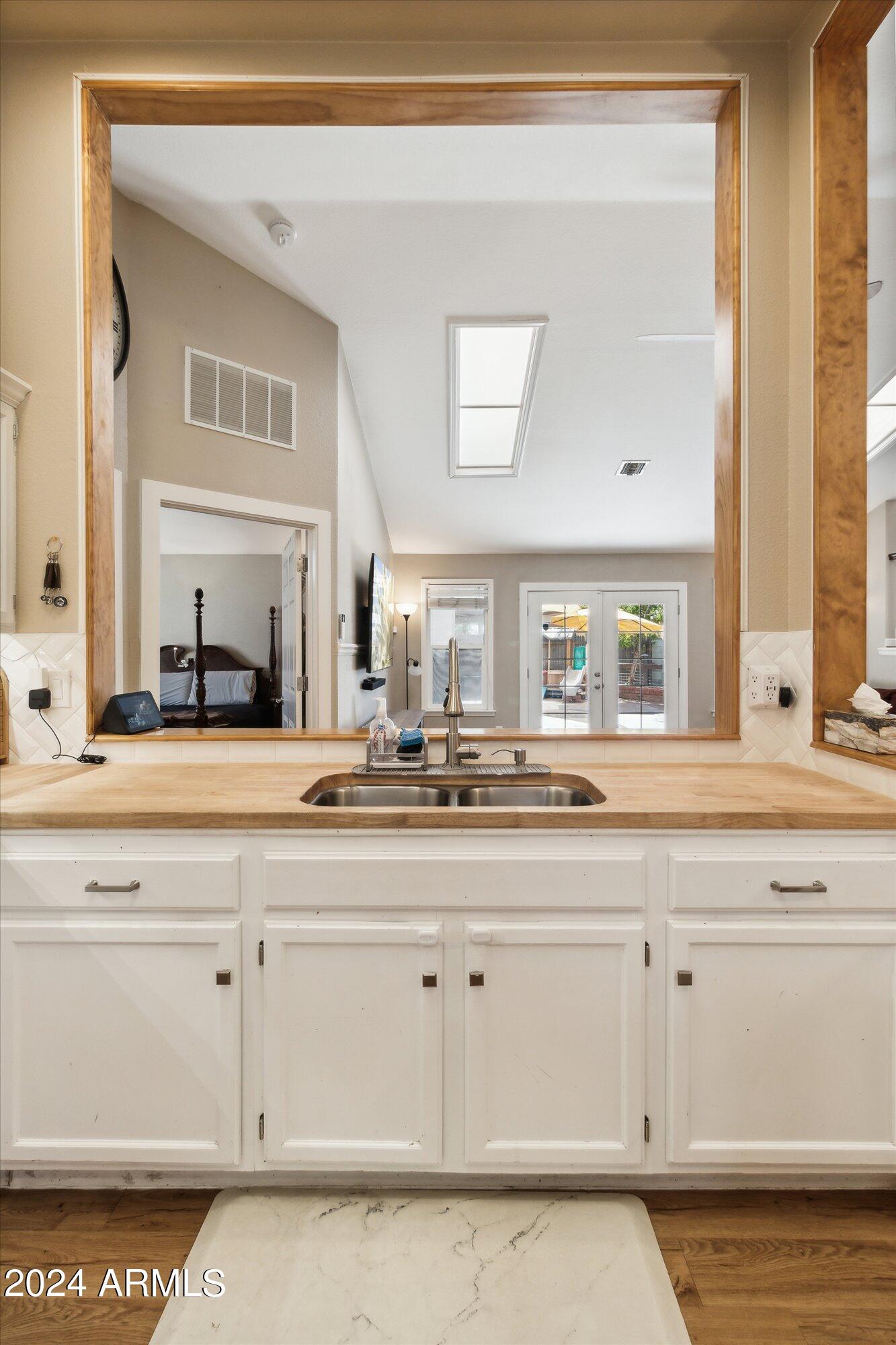 4153 East Wayland Road Phoenix, AZ 85040 - Photo 13 of 26 Kitchen 4