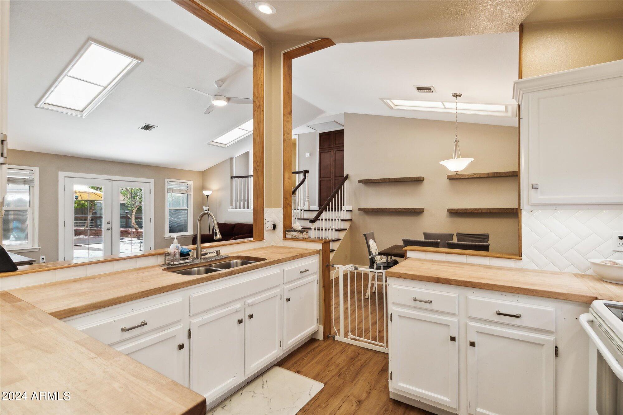4153 East Wayland Road Phoenix, AZ 85040 - Photo 14 of 26 Kitchen 3