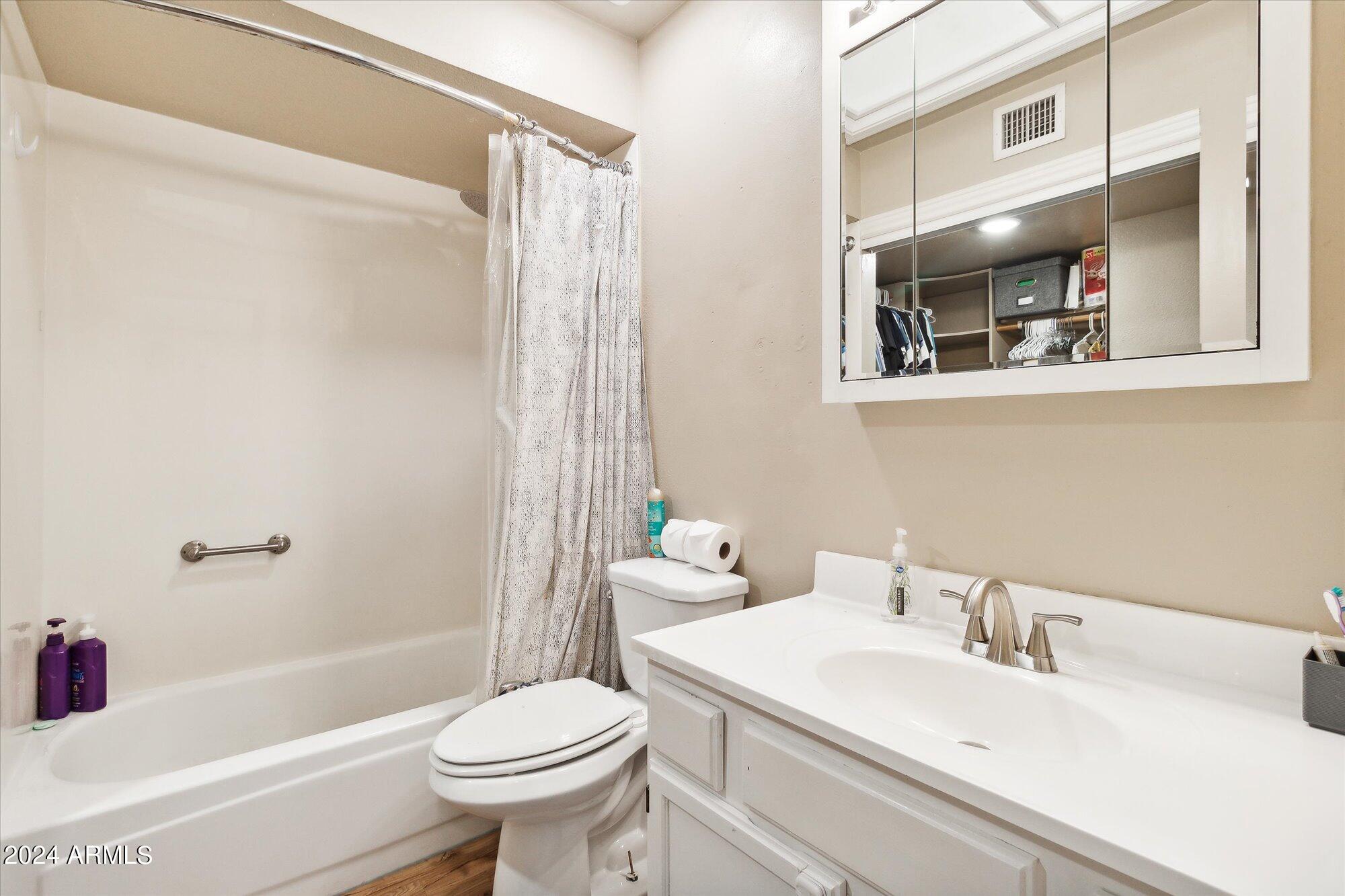 4153 East Wayland Road Phoenix, AZ 85040 - Photo 18 of 26 Master Bath