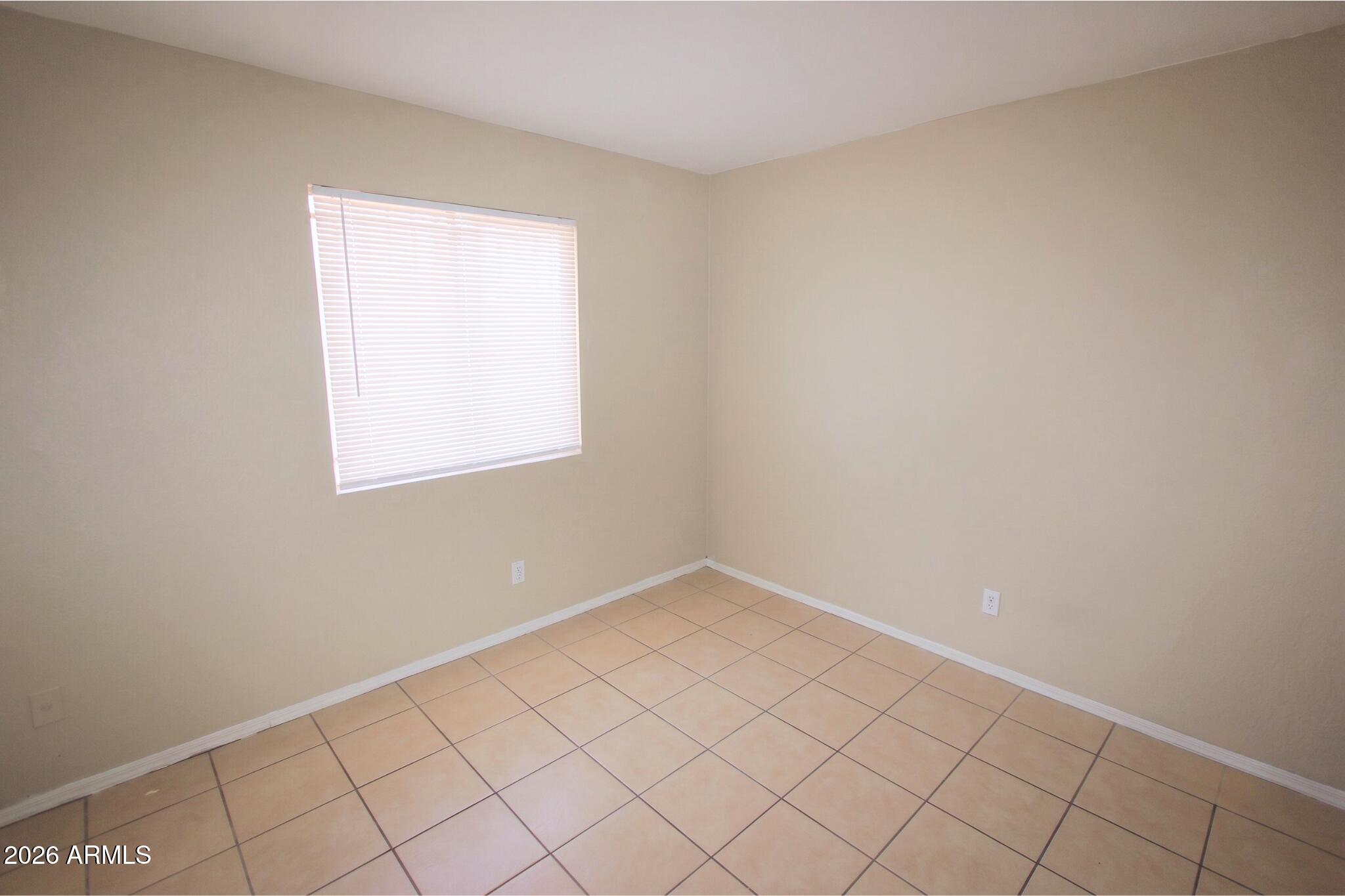 2747 East Chipman Road, Unit 2 Phoenix, AZ 85040 - Photo 4 of 7 3