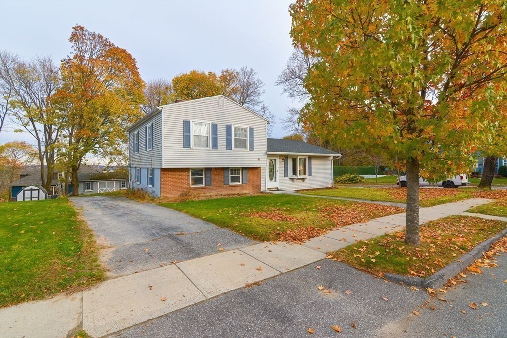 31 Tahanto Road Worcester, MA 01602 - Photo 3 of 27 Gallery Image 3