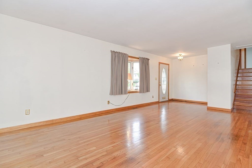 31 Tahanto Road Worcester, MA 01602 - Photo 4 of 27 Gallery Image 4