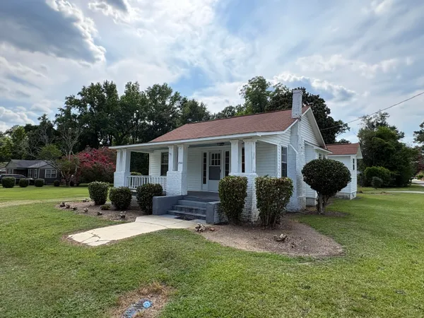 $160,000 | 200 South Calhoun Street, Bishopville, SC 29010