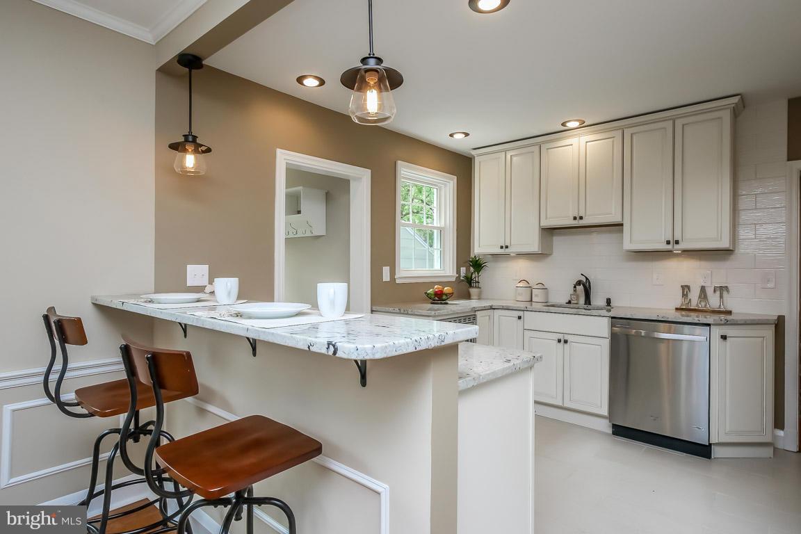 211 South Tyrone Road Baltimore, MD 21212 - Photo 15 of 30 Kitchen