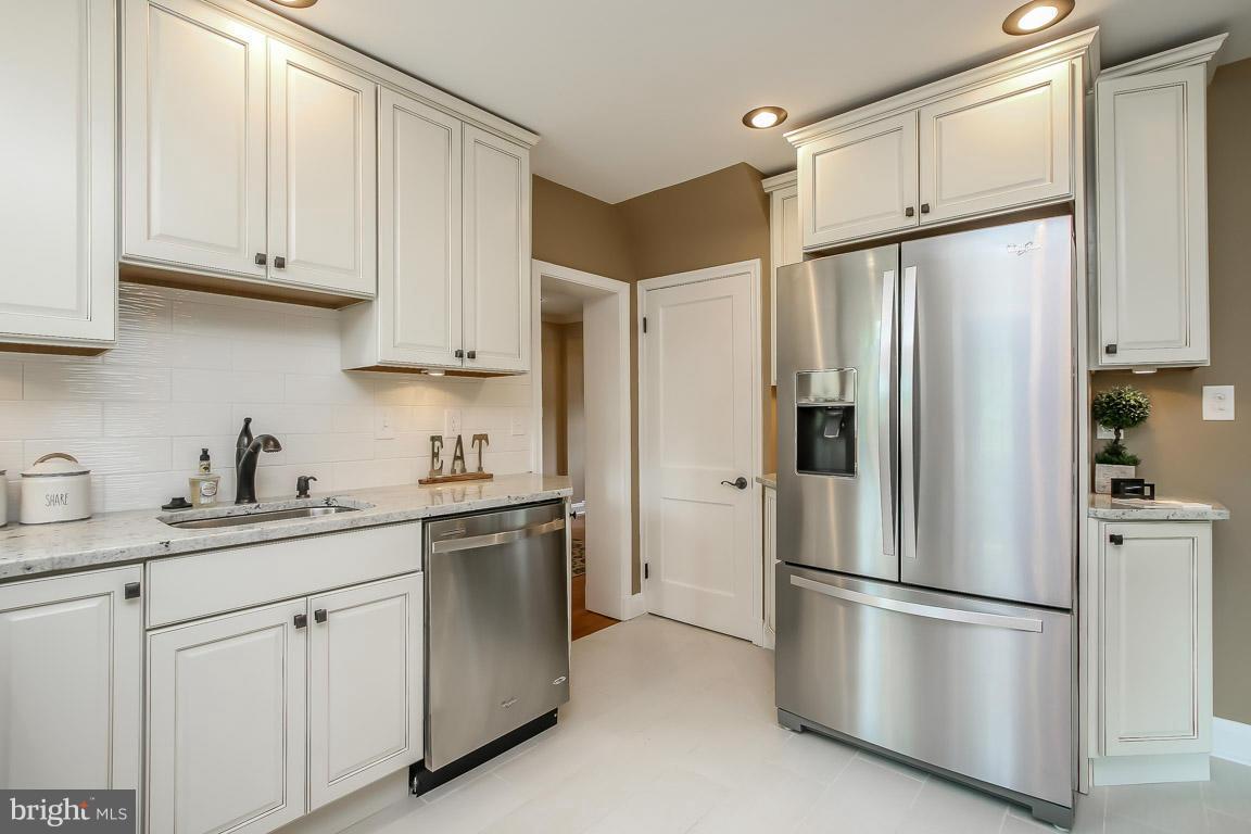 211 South Tyrone Road Baltimore, MD 21212 - Photo 17 of 30 Kitchen