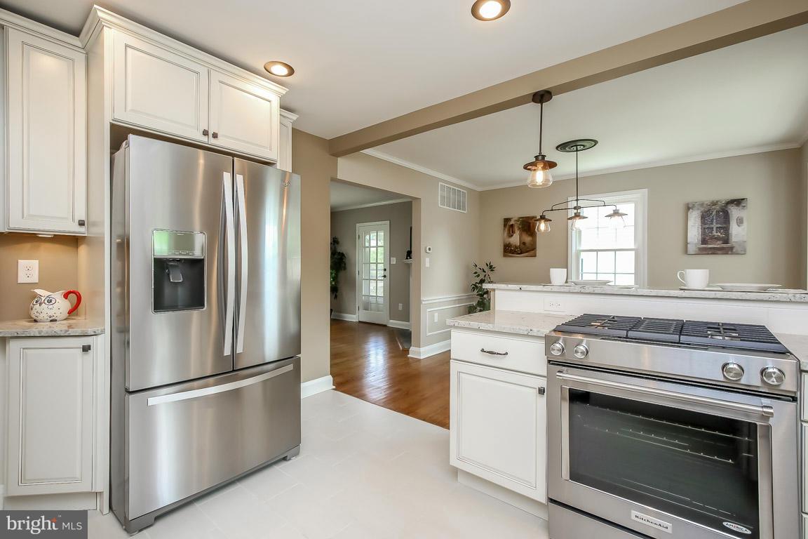 211 South Tyrone Road Baltimore, MD 21212 - Photo 18 of 30 Kitchen