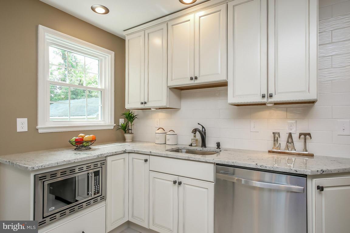 211 South Tyrone Road Baltimore, MD 21212 - Photo 20 of 30 Kitchen