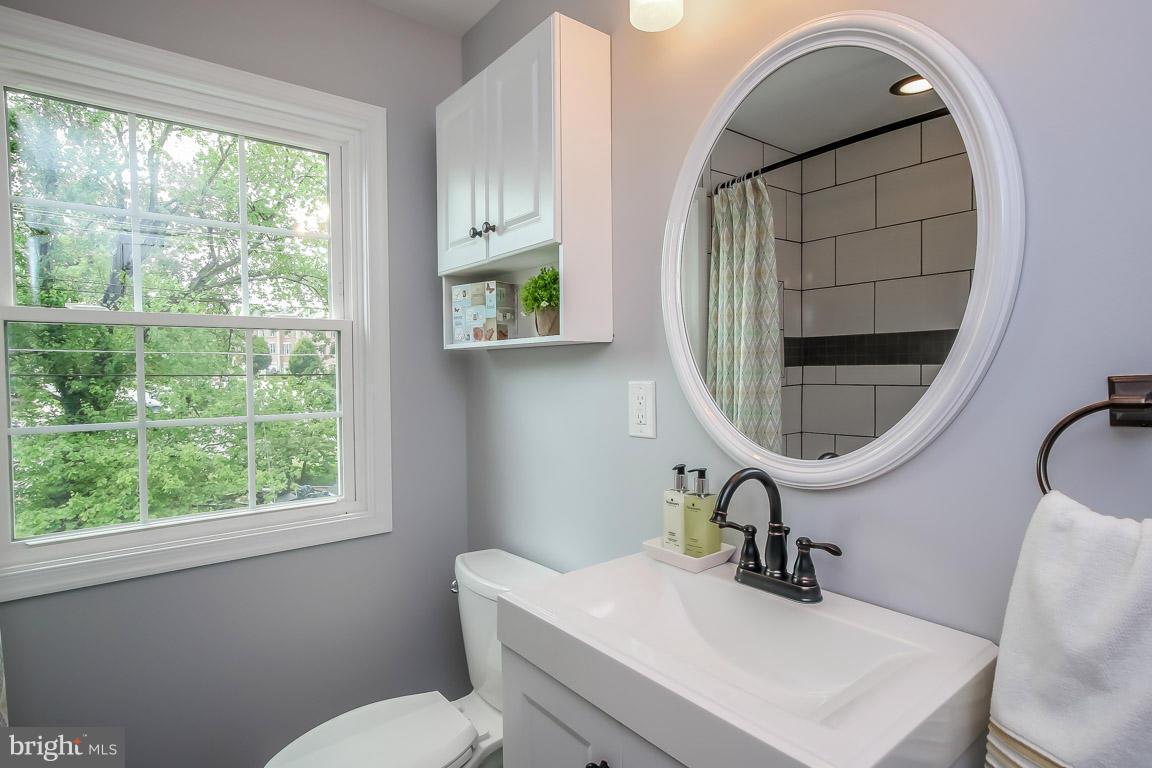 211 South Tyrone Road Baltimore, MD 21212 - Photo 23 of 30 Bath
