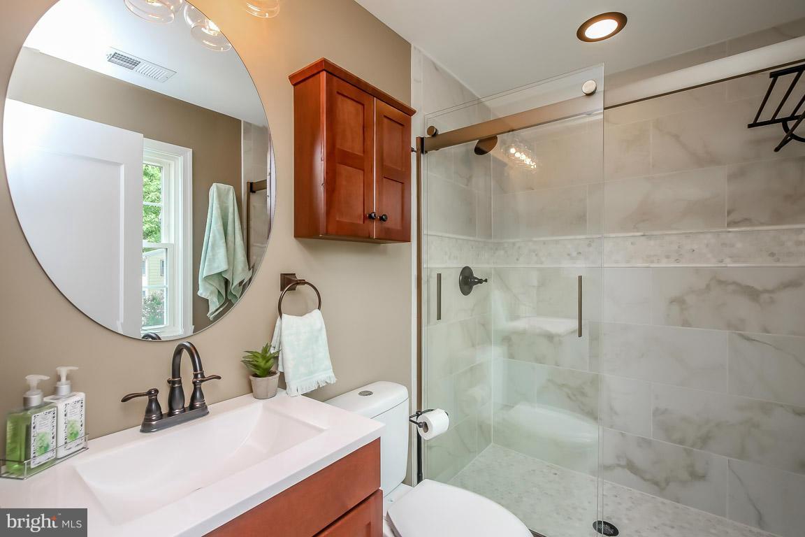 211 South Tyrone Road Baltimore, MD 21212 - Photo 26 of 30 Bath (Master)