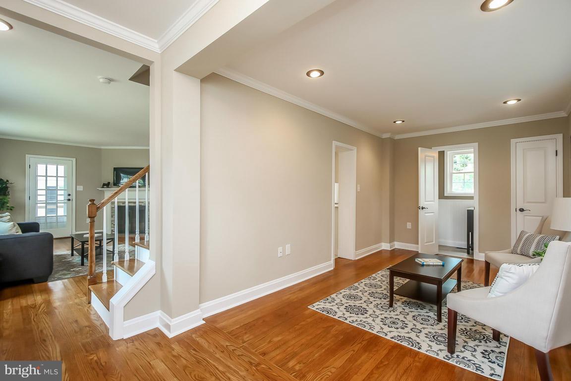 211 South Tyrone Road Baltimore, MD 21212 - Photo 4 of 30 Family Room
