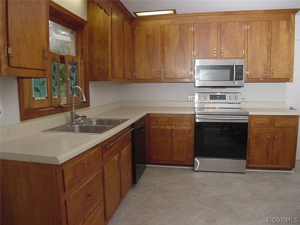 8420 Larkspur Road North Chesterfield, VA 23235 - Photo 12 of 47 New Stainless Steel 5 burner glass top stove + mic