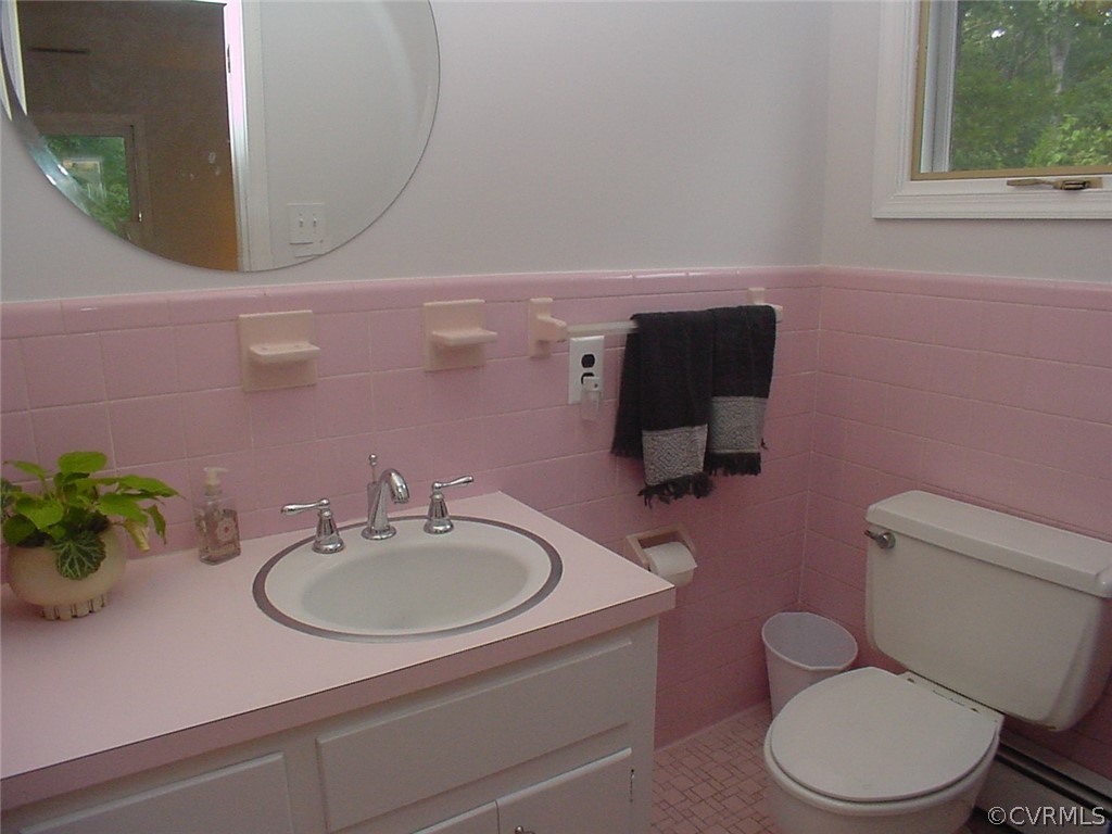 8420 Larkspur Road North Chesterfield, VA 23235 - Photo 23 of 47 Master bath has ceramic tile, A window + exhaust f