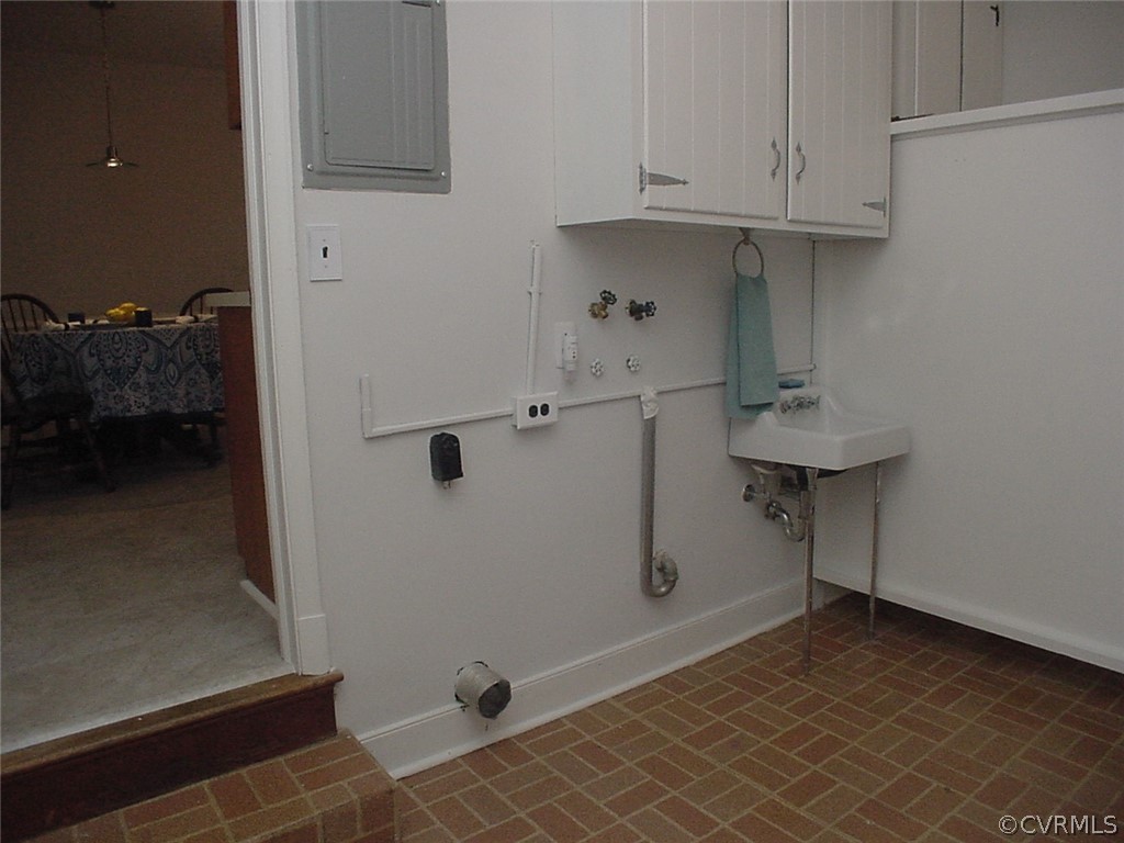 8420 Larkspur Road North Chesterfield, VA 23235 - Photo 32 of 47 Laundry/mud room has W&D hookups & circuit breaker