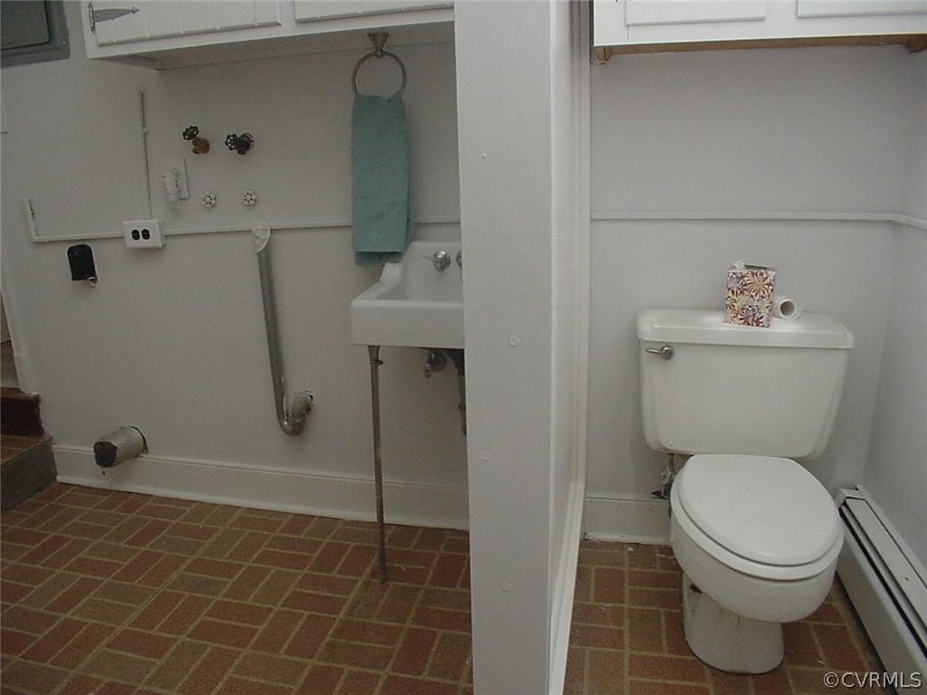 8420 Larkspur Road North Chesterfield, VA 23235 - Photo 35 of 47 Laundry room half bath