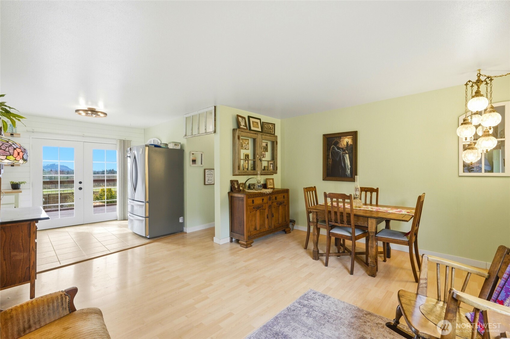 5334 Tenneson Road Sedro-Woolley, WA 98284 - Photo 6 of 39 a view of a livingroom with furniture and window