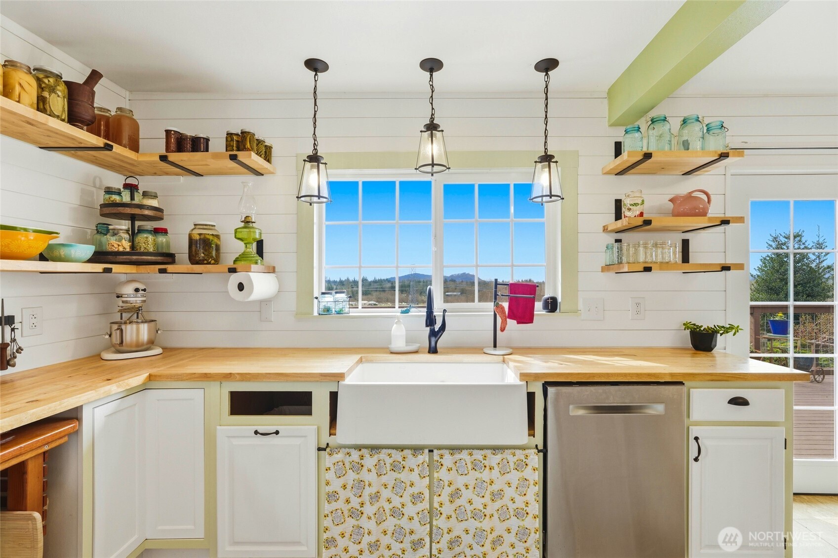 5334 Tenneson Road Sedro-Woolley, WA 98284 - Photo 8 of 39