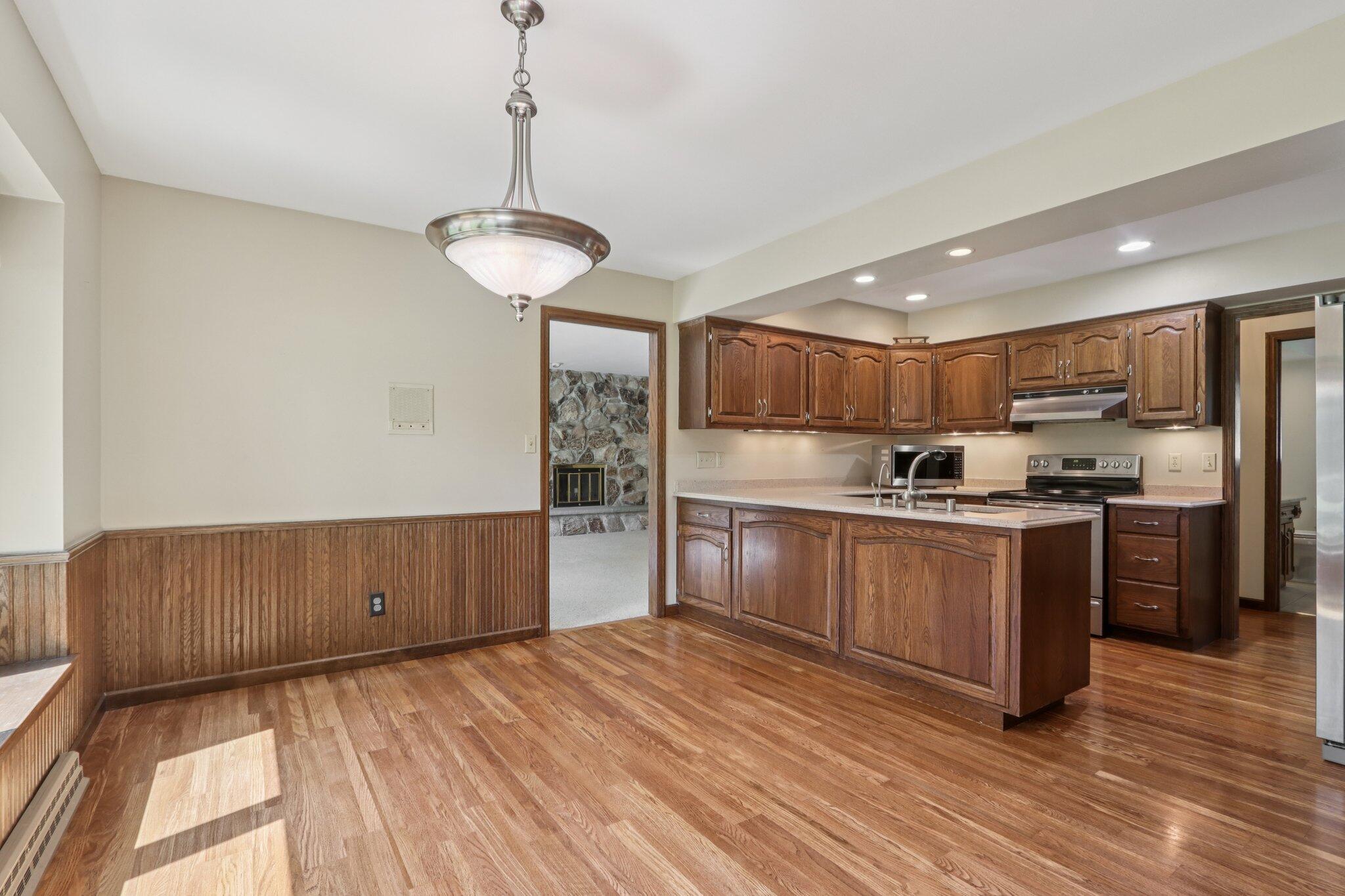 2 Redwood Court Wind Point, WI 53402 - Photo 12 of 58 21-web-or-mls-Redwood Ct-S2207-021