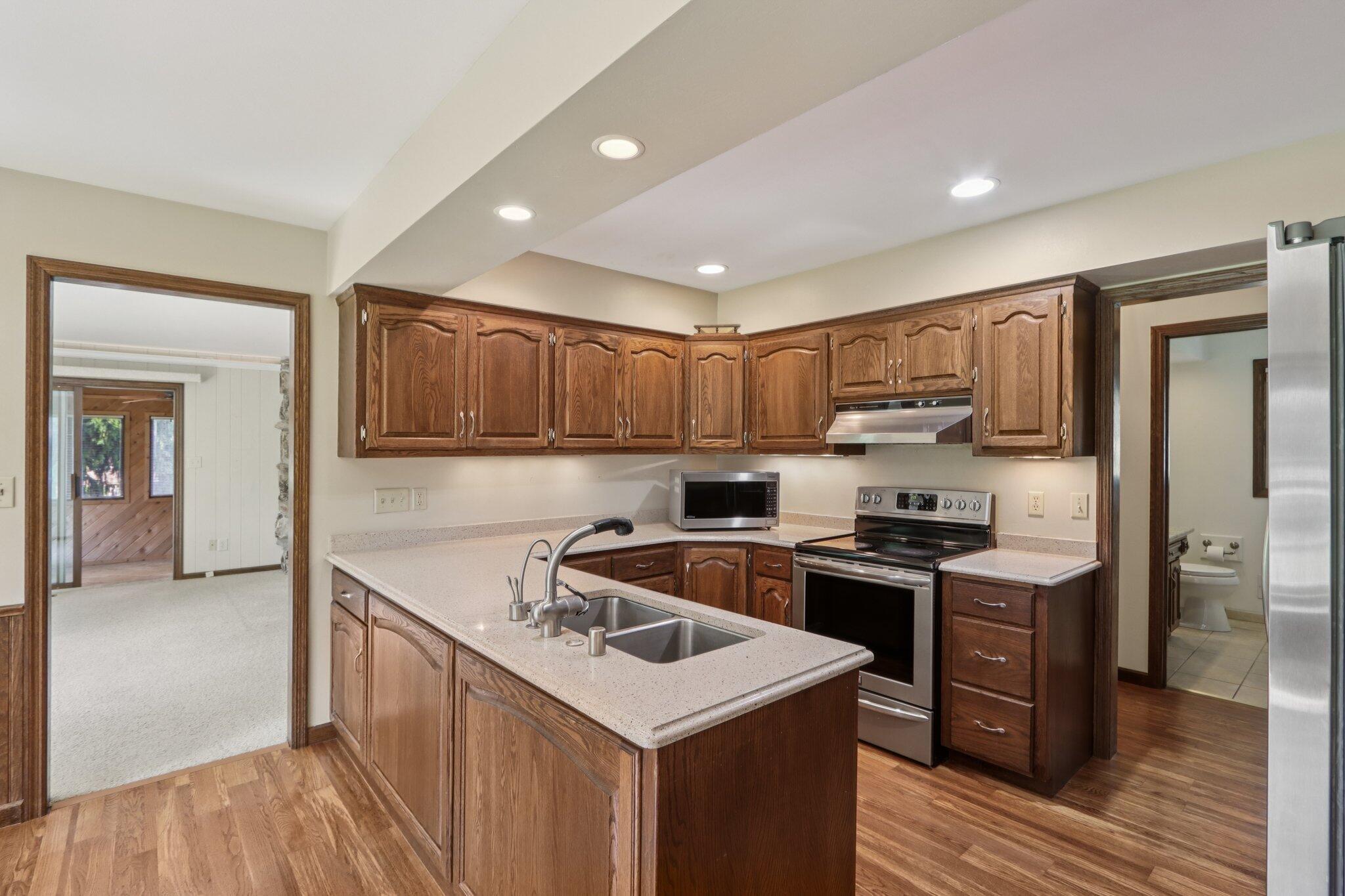 2 Redwood Court Wind Point, WI 53402 - Photo 13 of 58 25-web-or-mls-Redwood Ct-S2207-025