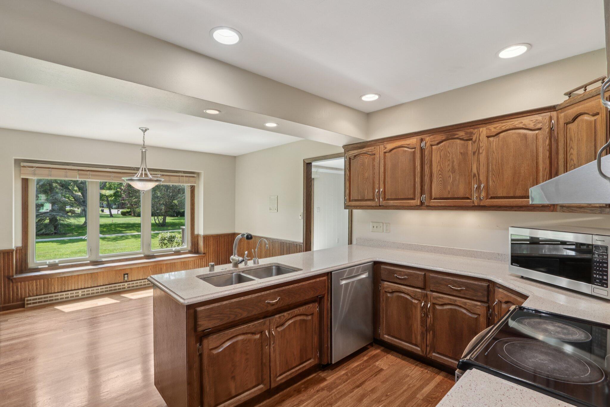 2 Redwood Court Wind Point, WI 53402 - Photo 15 of 58 24-web-or-mls-Redwood Ct-S2207-024