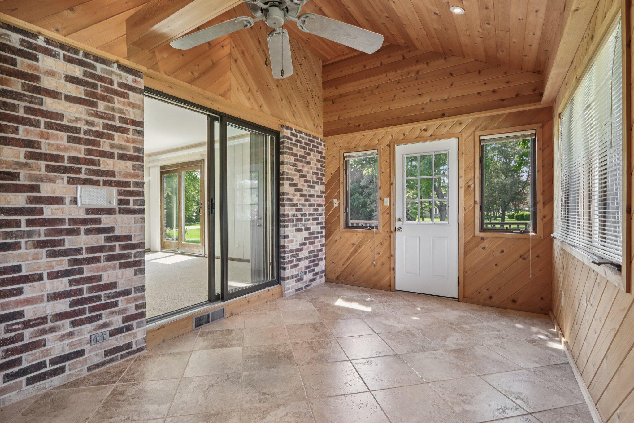 2 Redwood Court Wind Point, WI 53402 - Photo 22 of 58 36-web-or-mls-Redwood Ct-S2207-036