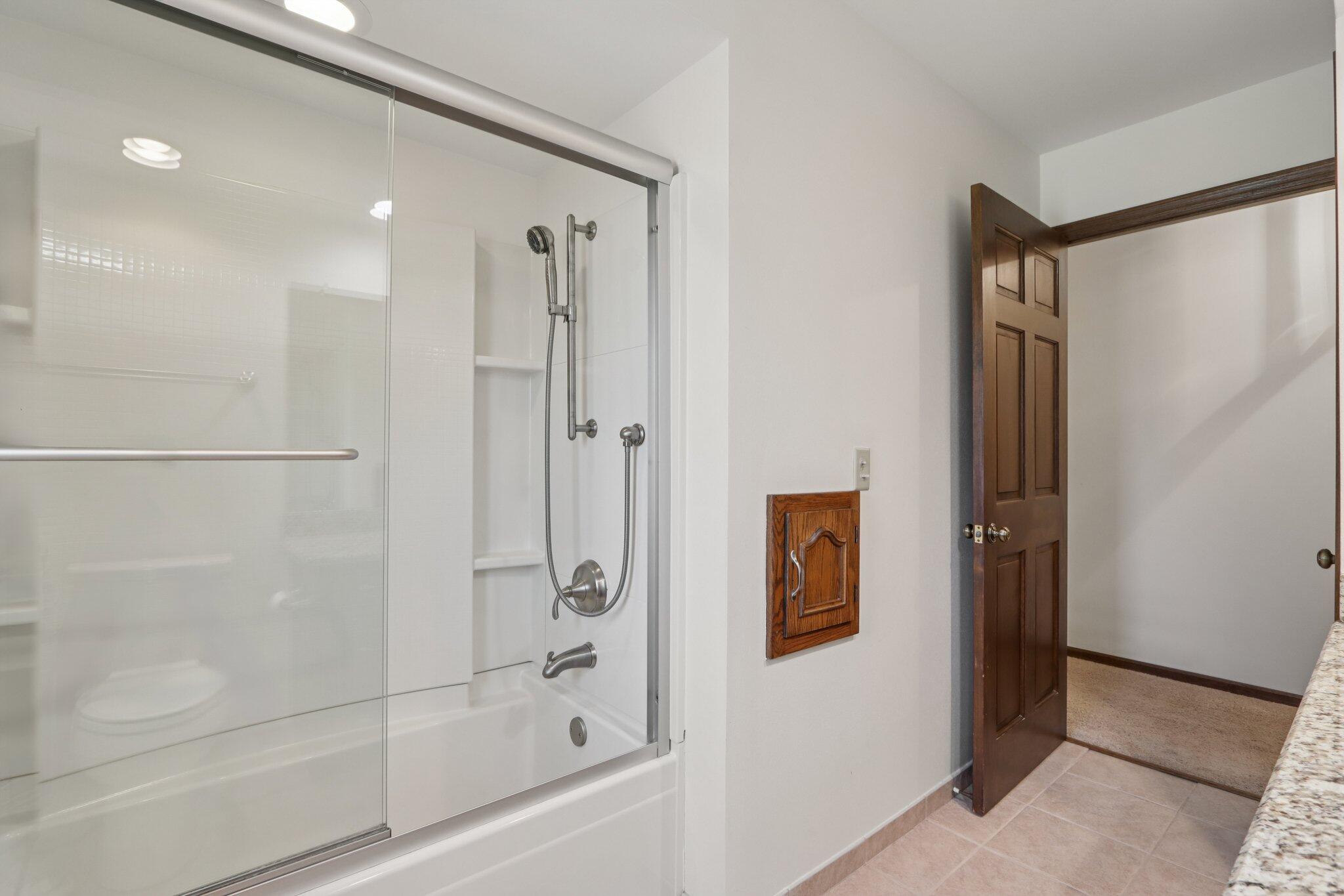 2 Redwood Court Wind Point, WI 53402 - Photo 40 of 58 52-web-or-mls-Redwood Ct-S2207-052