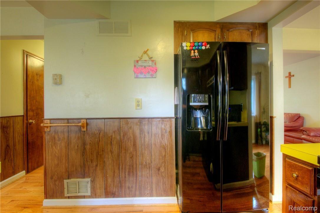 44139 Arlington Road Canton, MI 48187 - Photo 12 of 36 12 Kitchen.jpg